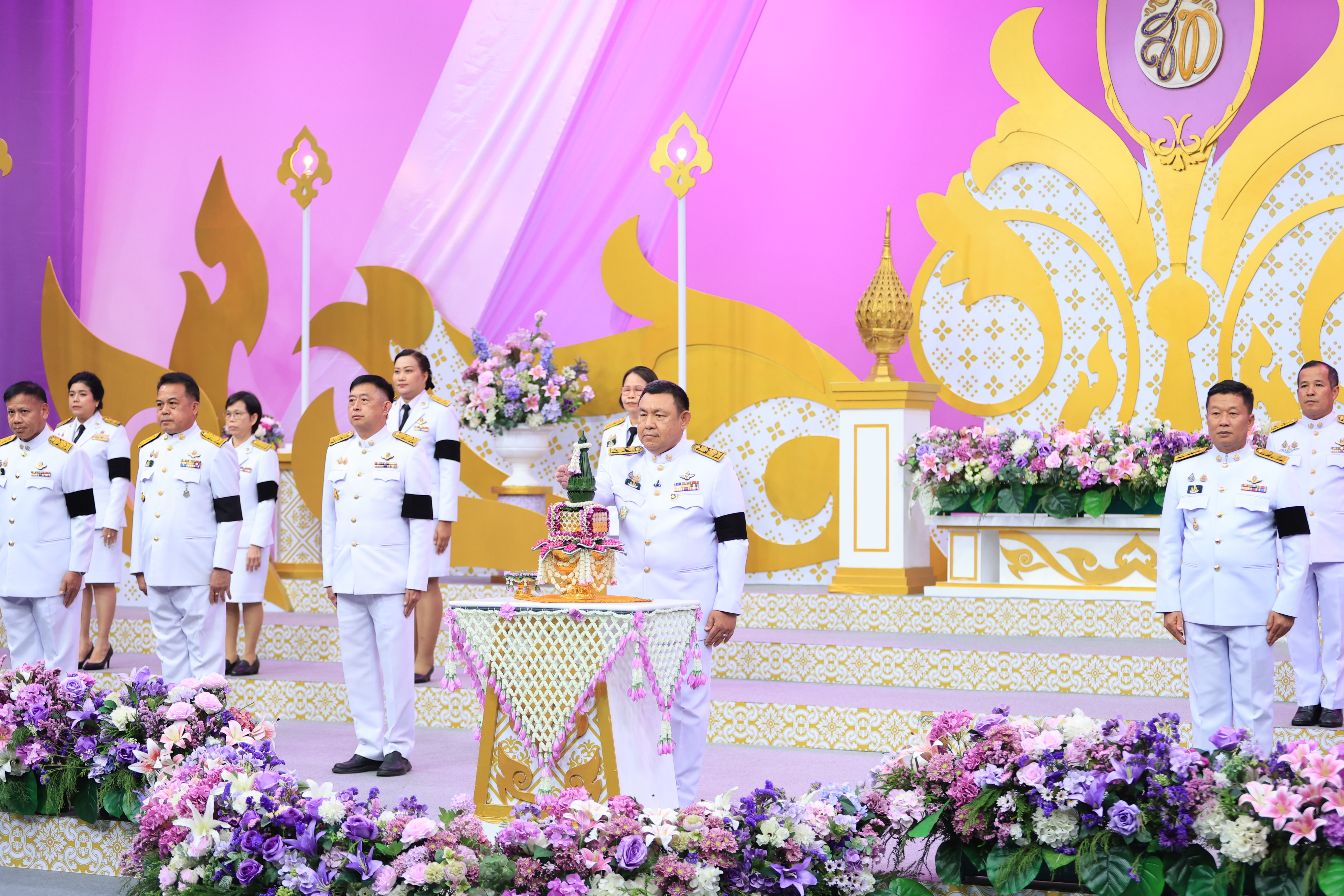 title - คณะผู้บริหาร ส.ป.ก. บันทึกเทปถวายพระพรชัยมงคล สมเด็จพระนางเจ้าสุทิดา พัชรสุธาพิมลลักษณ พระบรมราชินี เนื่องในโอกาสวันเฉลิมพระชนมพรรษา 48 พรรษา